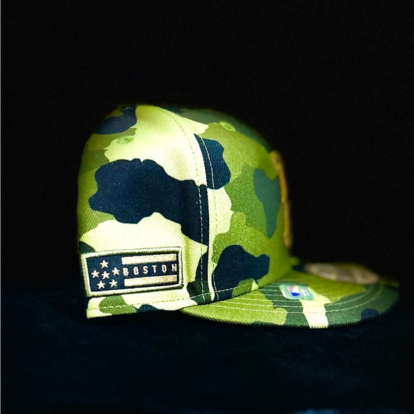 Mens New Era Boston Red Sox Camo SnapBack Hat - Picture 2 of 5